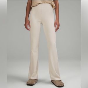 Lululemon Brushed Softstreme
Rib Zip Flare Pants In White
Opal Size 10